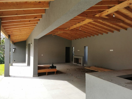 Venta Casa Quincho Piscina En Yeipora