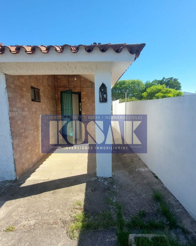 Venta Casa De 3 Dormitorios Y Apto. En Paso Carrasco A 2 Cuadras De Cam. Carrasco
