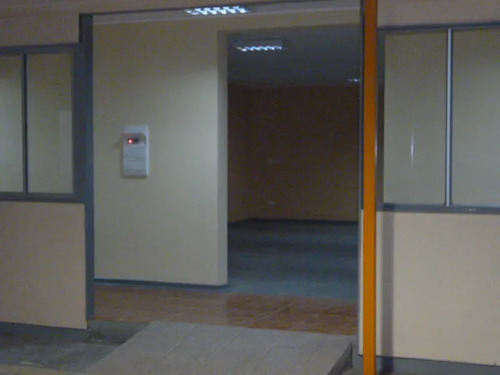 4 Galpones; Salida Dos Calles , Estacionamiento 20 Vehículo