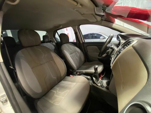 Imagem 12 de 15 de Renault Logan 2015 1.0 Flex Expression 16v Branco