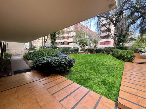 Amplio Departamento Con Excelente Ubicación En Providencia