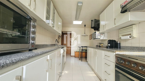 Casa En Venta De 4 Dorm. En La Reina