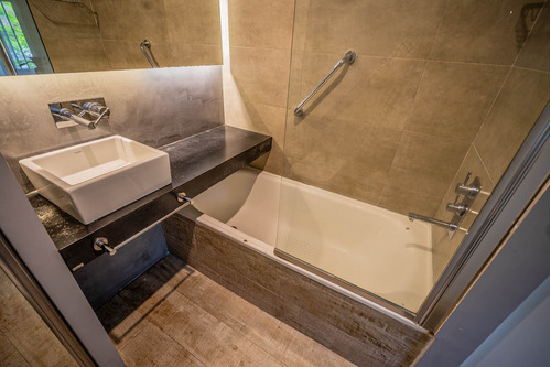 En Venta. El Talar De Martinez. 3 Ambs. Quincho Y Terraza Propios. Cochera.