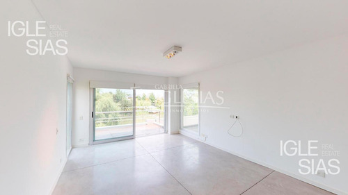 Casa En Venta Al Lago Con 4 Dormitorios En Los Castores Nordelta