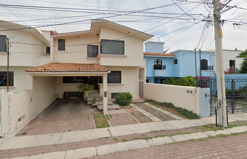 Casa En Colinas Del Cimatario, En Remate Bancario, Santiago De Querétaro, Querétaro.  Lr23