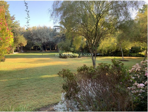 Casa En Venta De 4 Dorm. En Colina