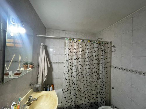 Imagen 7 de 12 de Casa En Venta De 5 Ambientes Con Cochera En Monte Grande