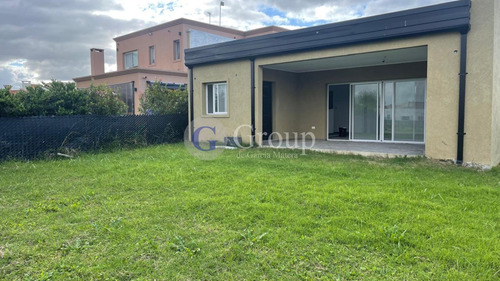 Casa En Venta En San Ramiro, Pilar Del Este