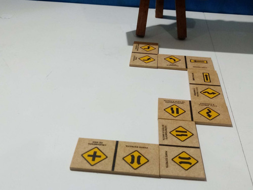 Imagem 4 de 4 de Dominó Educativo Sinais De Trânsito