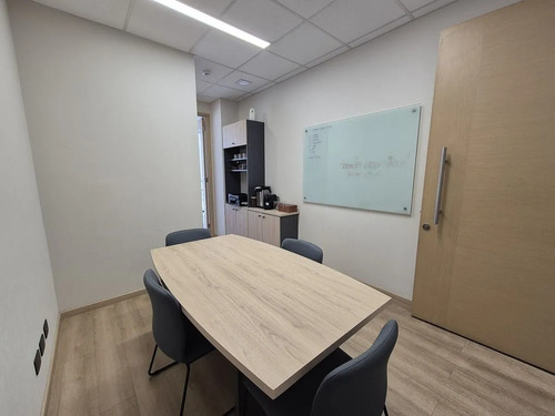 Moderna Y Funcional, En Edificio Empresarial