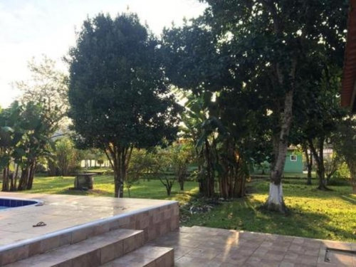 Confira! Chácara Em Condomínio Com Piscina Em Peruíbe-sp