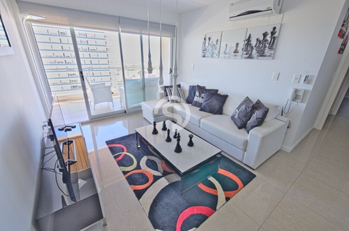 Apartamento En Alquiler Temporada 2 Dormitorios- Ref: 1201
