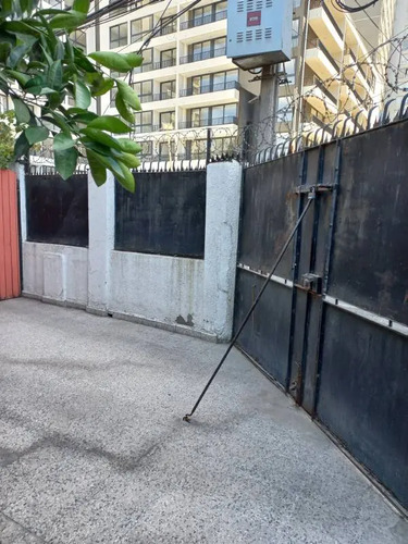 ¡oportunidad Única! Esquina Comercial Metro Ecuador