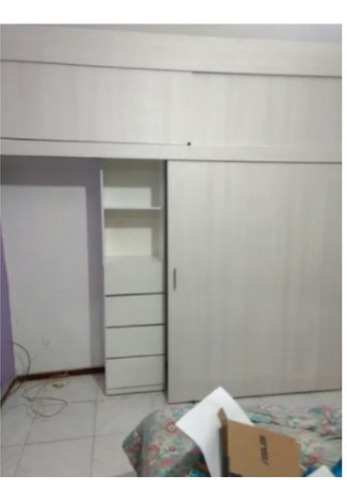 Closet Minimalista Puerta Abatibles En Maletero