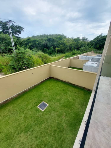 Julian Acosta. Vende Exclusivo Town House, Cumbres De Guataparo