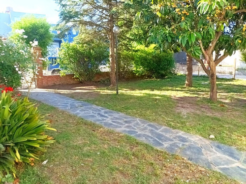Imagen 6 de 13 de Casa Amplia C/ Jardín Cerrado Y Cochera En Zona Norte De Villa Gesell Para 6 Personas