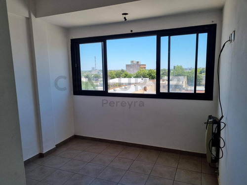 Imagen 6 de 13 de 45 Entre 30 Y 31 - Departamento Con Cochera En Venta. La Plata