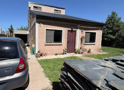 Casa En Venta - 4 Dormitorios 1 Baño - La Reja