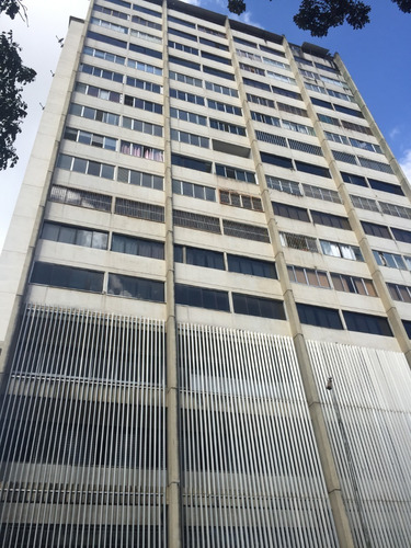 Se Vende Bello Y Cómodo Apartamento Ubicado En Caracas Avenida Romulo Gallegos, Urbanización  Monte Cristo.