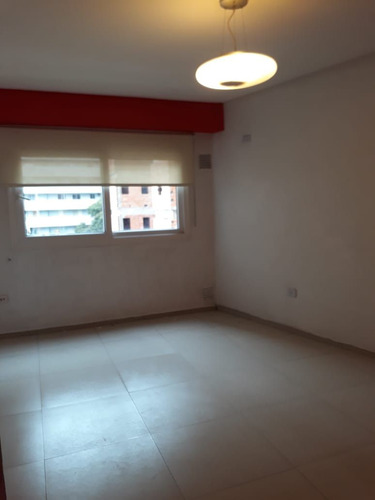 Departamento En Venta De 1 Dormitorio!! Acepta Permuta Por U