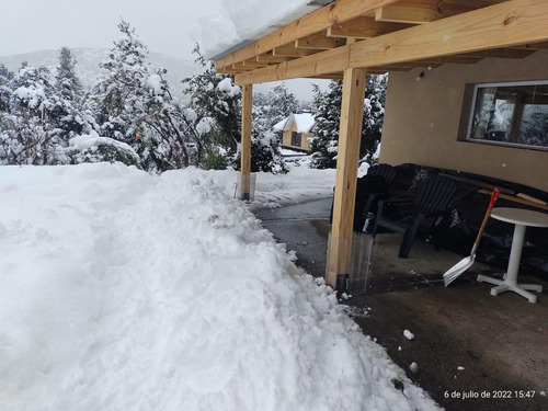 Casa En Venta - 3 Dormitorios 2 Baños - Cochera - 1.560mts2 - San Martín De Los Andes