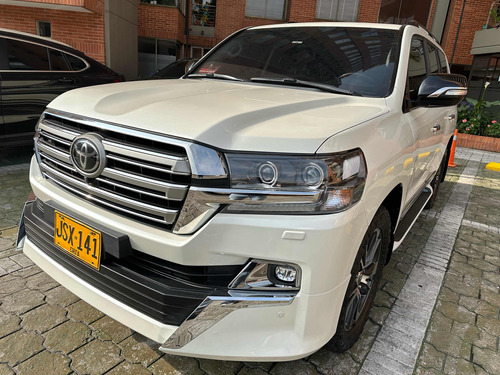 Toyota Land Cruiser 200 Excalibur 2021