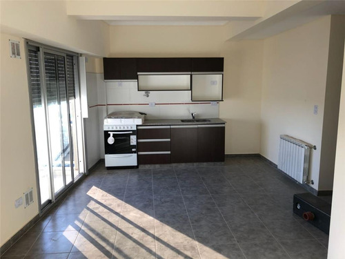 Venta Monoambiente En Sarandí Con Patio Y Doble Balcón