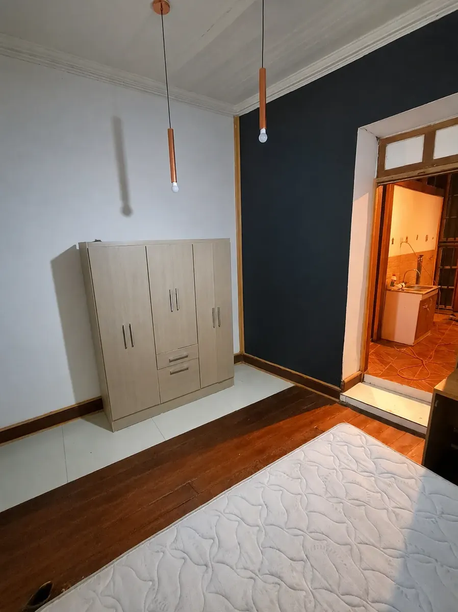 Imagen 1 de 6 de $345.000 Amplio Loft Recien Remodelado Cerro Baron Con Patio