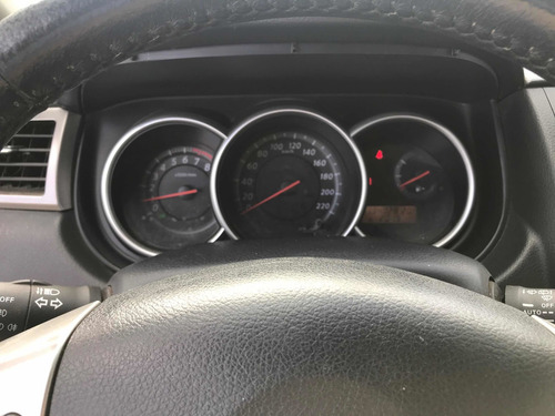 Nissan Tiida 1.8 Tekna 5 P 2011