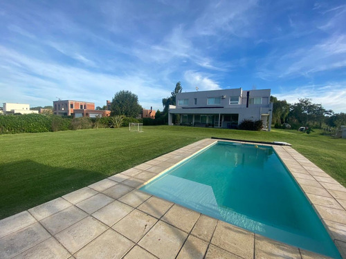 Casa En Venta En Pergamino Con Pileta