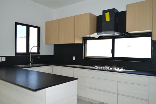 Imagen 3 de 21 de Casa En Venta Con 5 Habitaciones, Valle Imperial, Zapopan