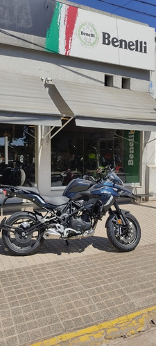 Imagen 2 de 4 de Benelli Trk 502 New Blanca Y Azul Precio Dic 2022