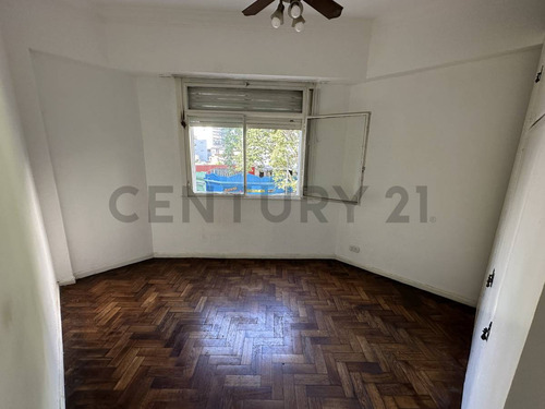 Venta Departamento 2 Ambientes Con Balcon - Flores
