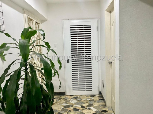 Se Ofrece En Venta Hermoso Y Amplio Apartamento Remodelado Ubicado En El Paraiso