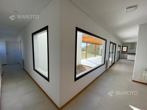 Imagen 10 de 25 de Casa En Venta En El Canton - Maroto Propiedades