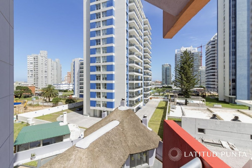 Imagen 15 de 25 de Amplio Departamento A Metros De La Playa Brava