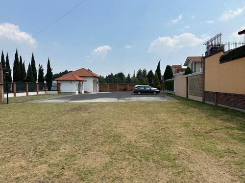 Casa En Venta En Metepec, Amplió Jardín, Fraccionamiento Con Vigilancia 24 Hrs A 45 Min De Sta Fe.