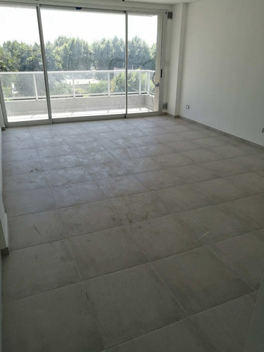 Imagen 2 de 7 de Departamento 2 Ambientes A Metros De La Avenida