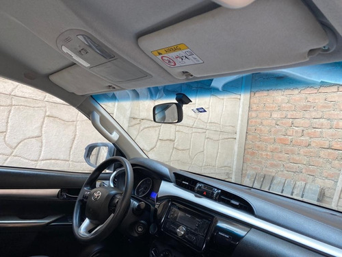 Imagen 6 de 18 de Excelente Camioneta Toyota Hilux 4x4 Sr, 65000km Del 2019
