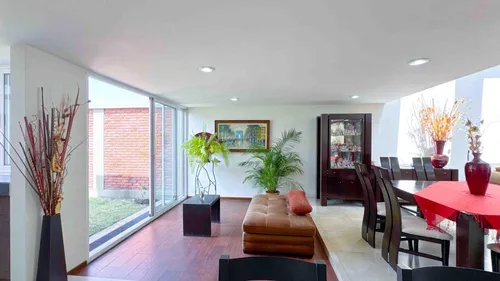 Casa En Venta En Calimaya, Con Excelente Mantenimiento.