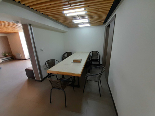 Como Nuevo, 2 Dormitorios, 2 Baños (96872)