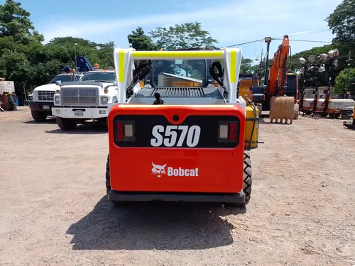Minicargador Bobcat S570 2015