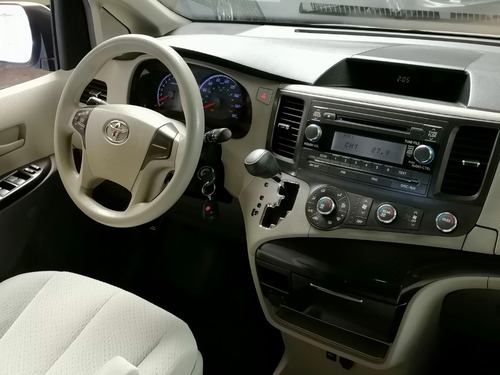 Imagen 12 de 15 de Toyota Sienna Le 2013