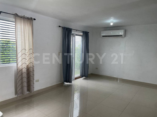 Casa En Renta De 3 Niveles En Esquina, Valle La Rioja, Apodaca, Nuevo León