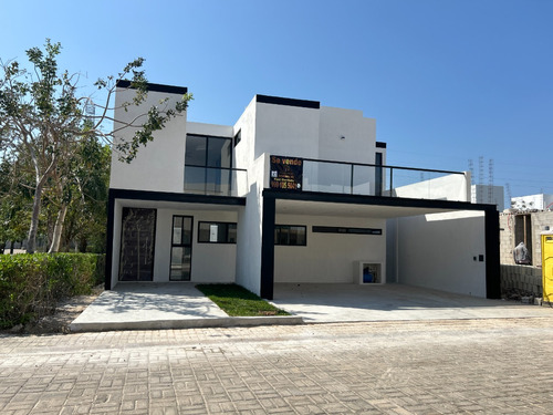 Casa Nueva En Venta Con Alberca En Privada Con Amenidades, Merida