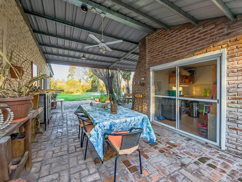 Casa En Venta - 3 Dormitorios 3 Baños - 2.245mtss2 - Carmen De Areco