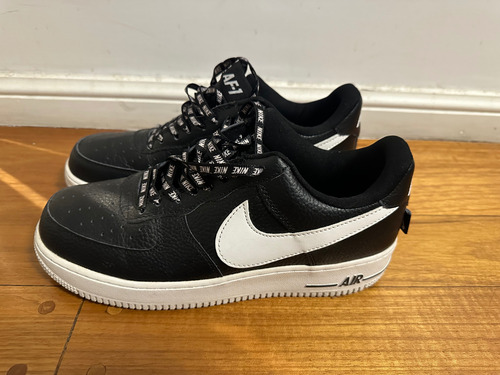 Zapatillas Nike Air Af 1 Negras Con Pipa Blanca (Usado)