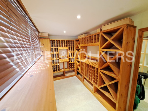 Hacienda, Borde Cancha. Excelente Casa En Venta
