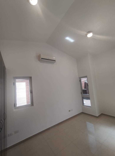 Townhouse En Alquiler El Castaño Maracay