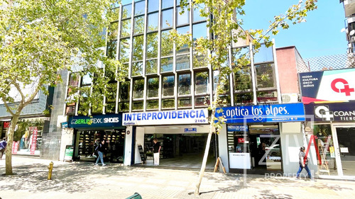 Local 46 M2, 1 Baño, Metro Los Leones - Ziw Property